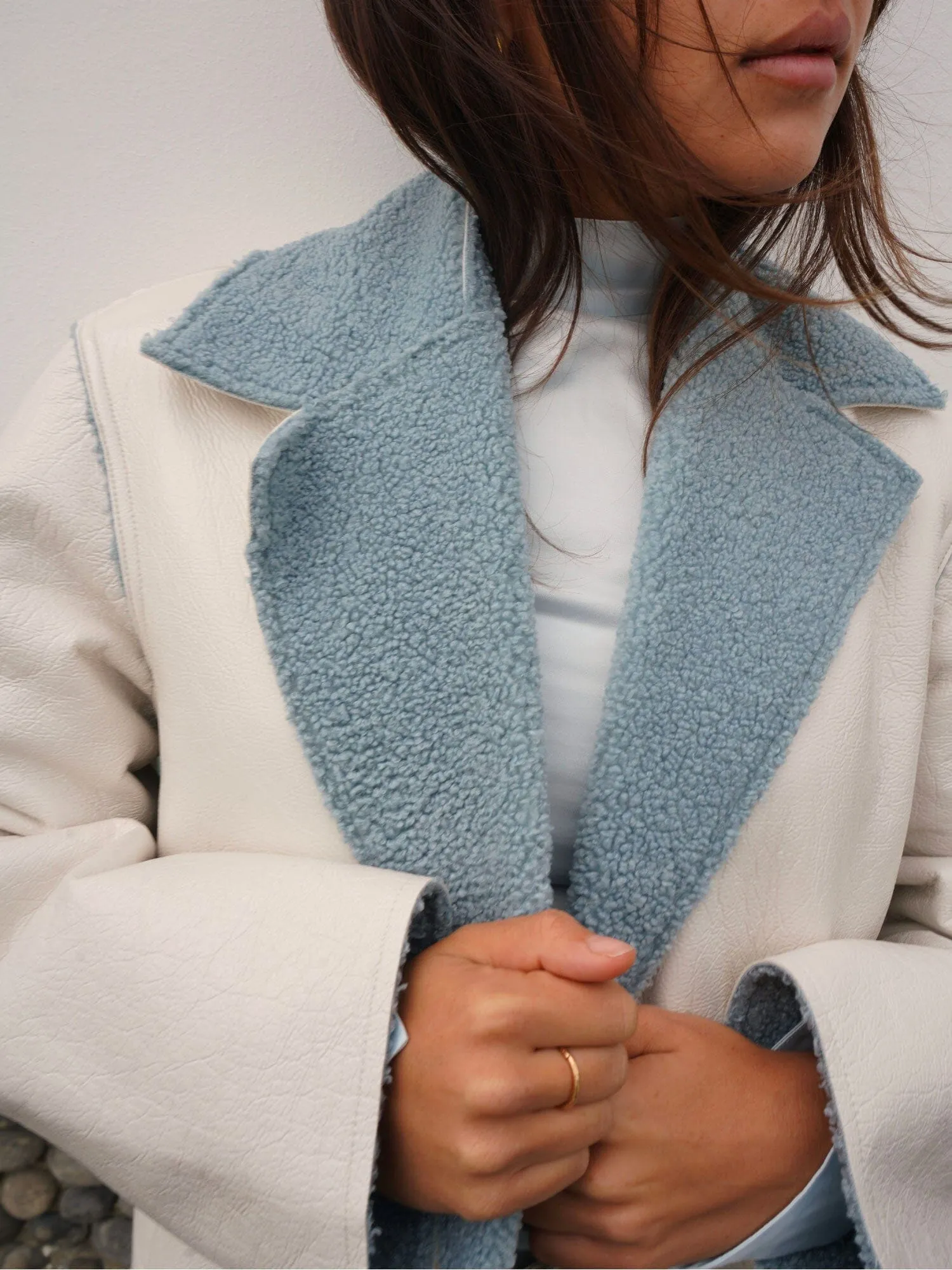 ACHAB - Manteau long col tailleur en vinyle et inspiration shearling Beige et Gris