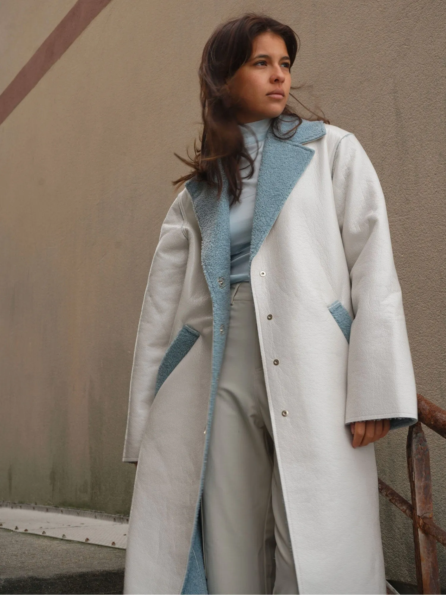 ACHAB - Manteau long col tailleur en vinyle et inspiration shearling Beige et Gris