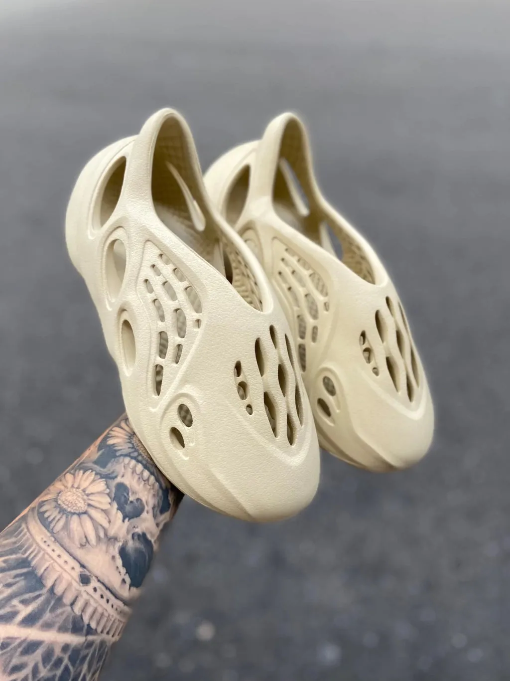 Chinelo Adidas Yeezy Foam Runner