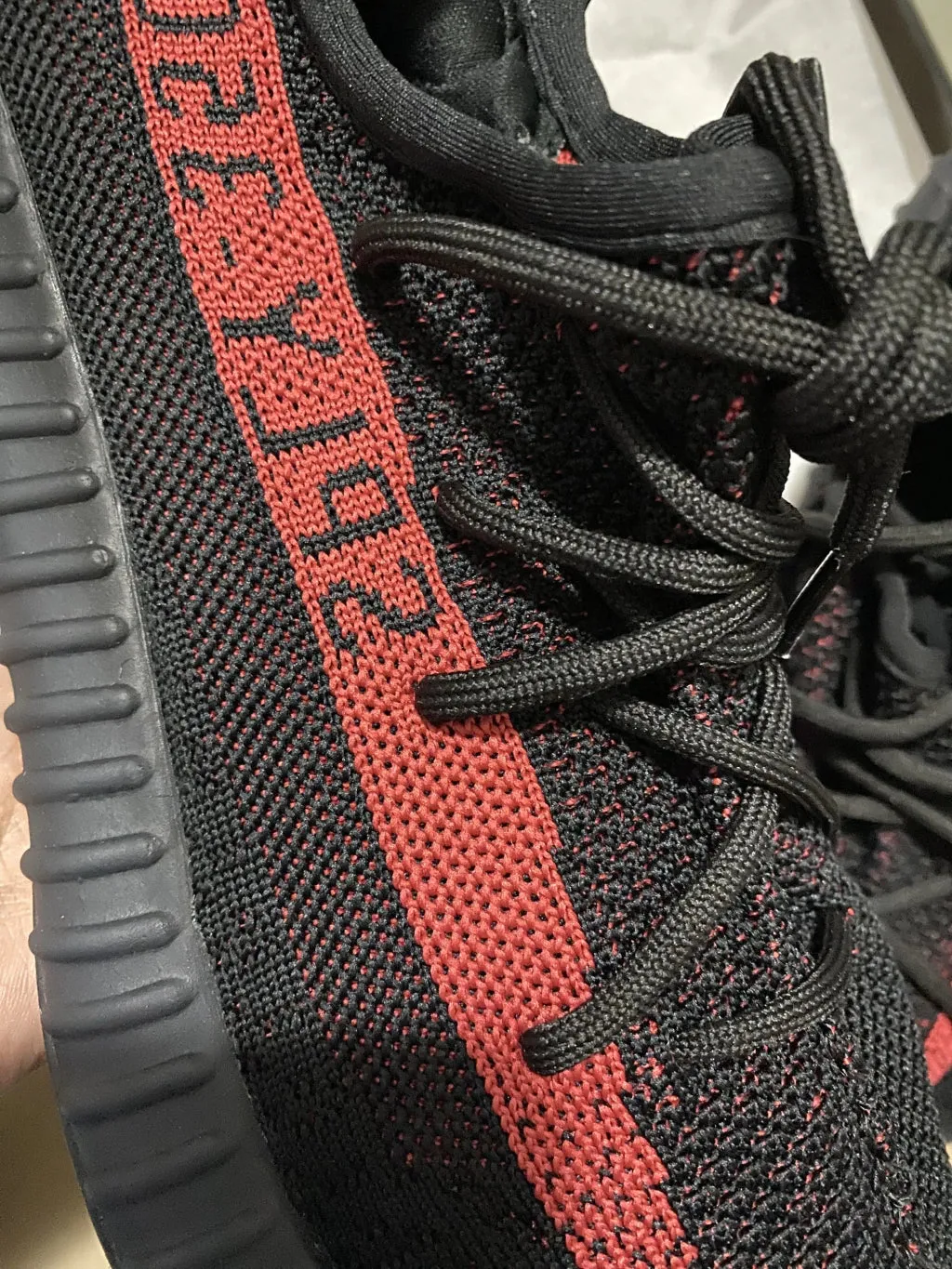 Tênis Adidas Yeezy Boost 350 V2 Core Black Red