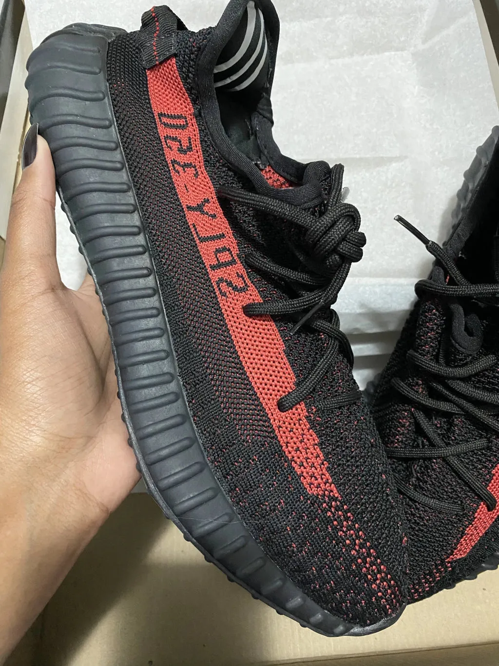 Tênis Adidas Yeezy Boost 350 V2 Core Black Red