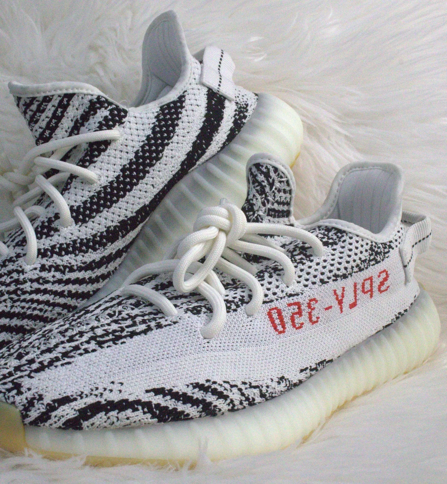 Tênis Adidas Yeezy Boost 350 V2 Zebra